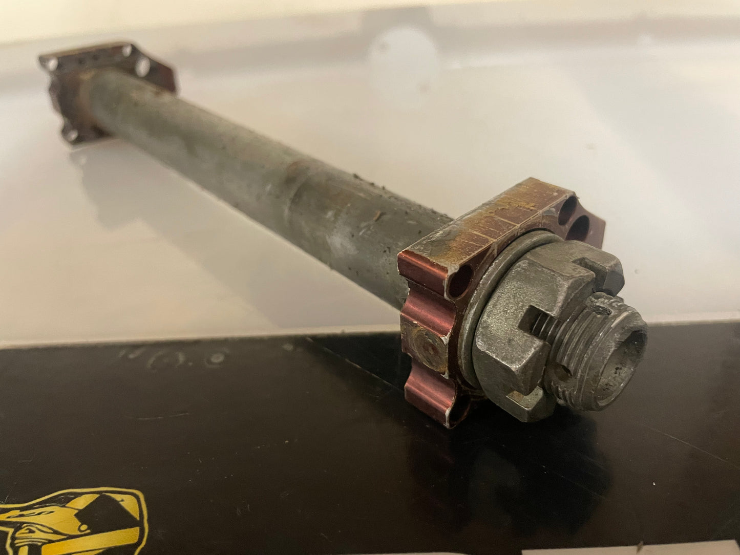 Kawasaki KXF 250 2011 rear wheel spindle
