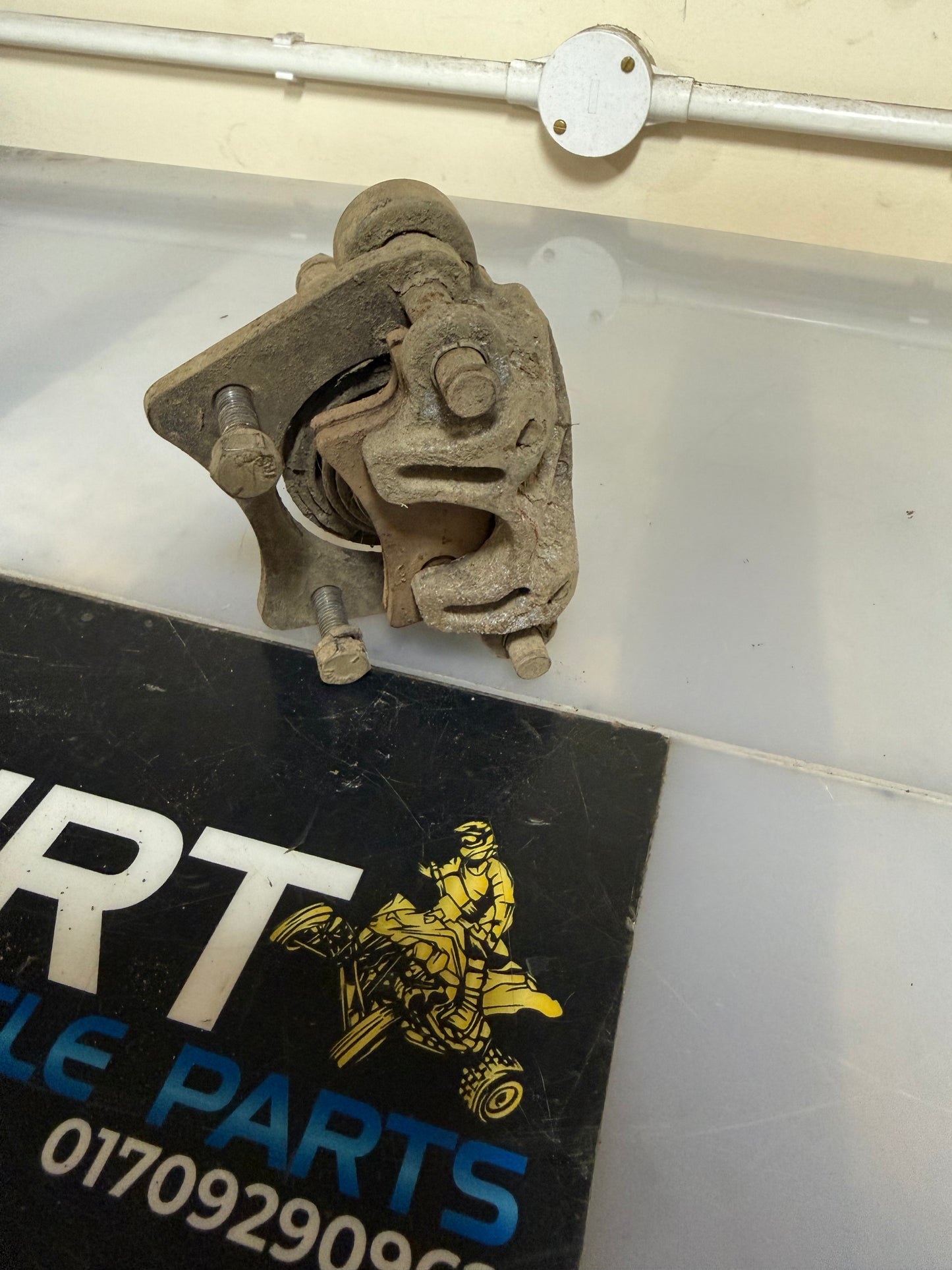 Polaris sportsman 500 H.O 2006 rear calliper