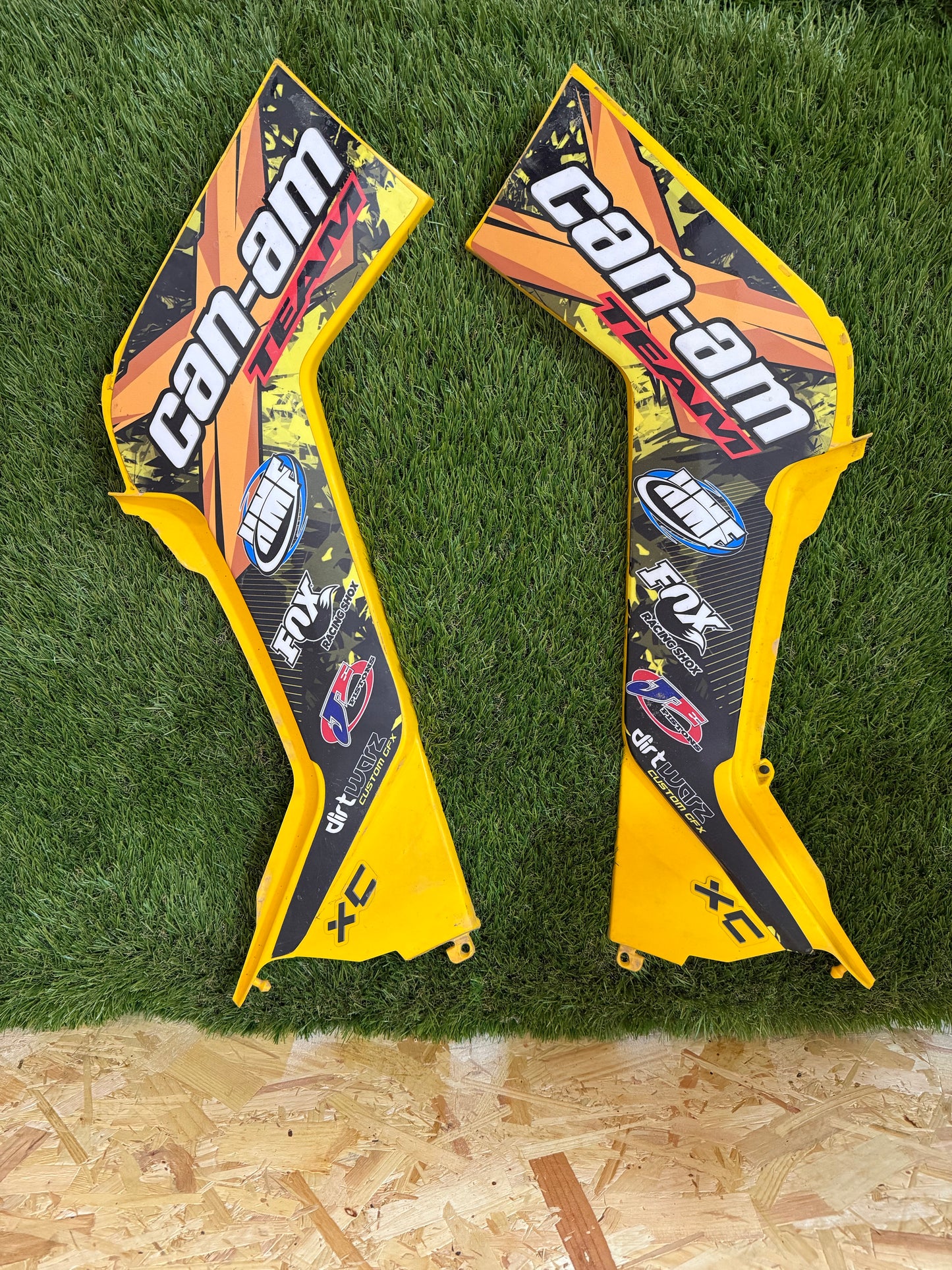 Can-am renegade 800 2010 side plastic fairing panel