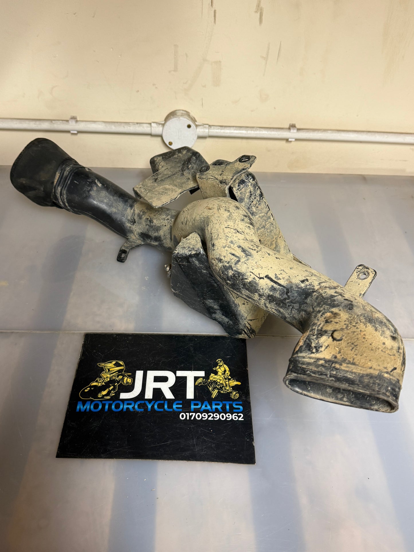 Can-am 800 2010 air pipe