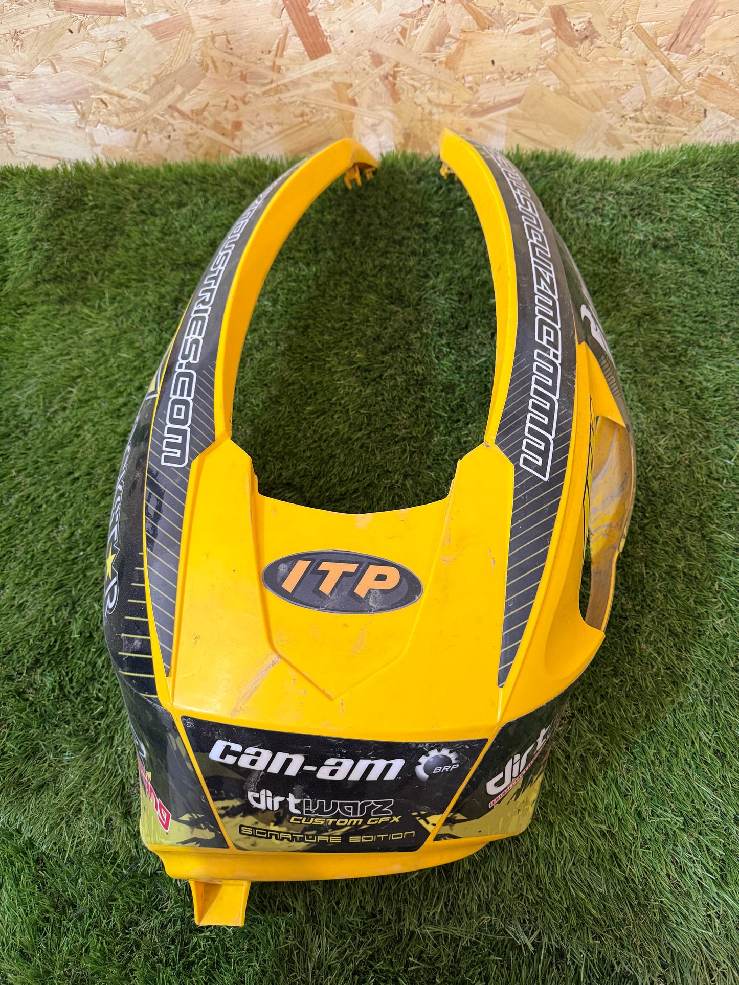 Can-am renegade 800 2010 air box trim panel