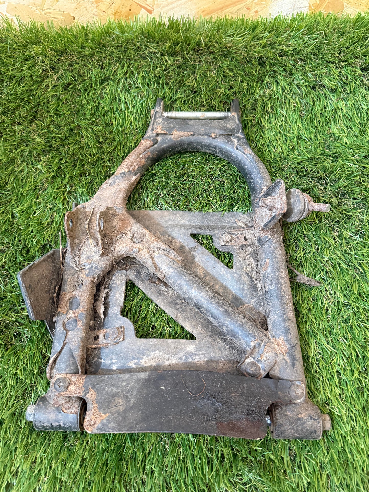 Kawasaki KVF 650 2014 left rear arm