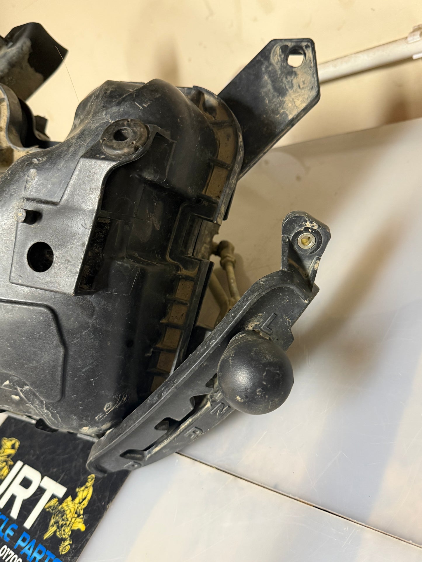 Can-am renegade 800 2010 air filter box with NO clips