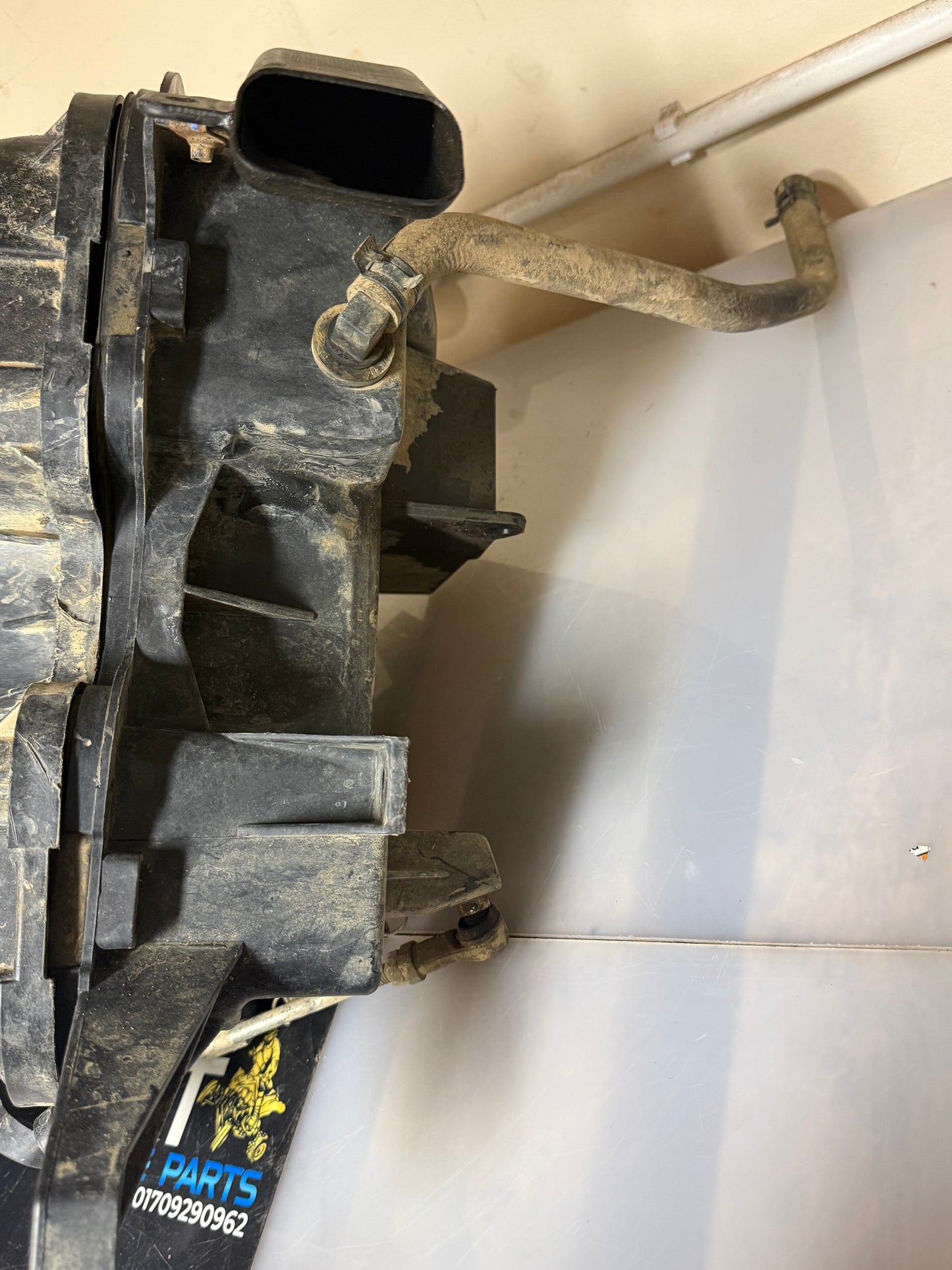 Can-am renegade 800 2010 air filter box with NO clips