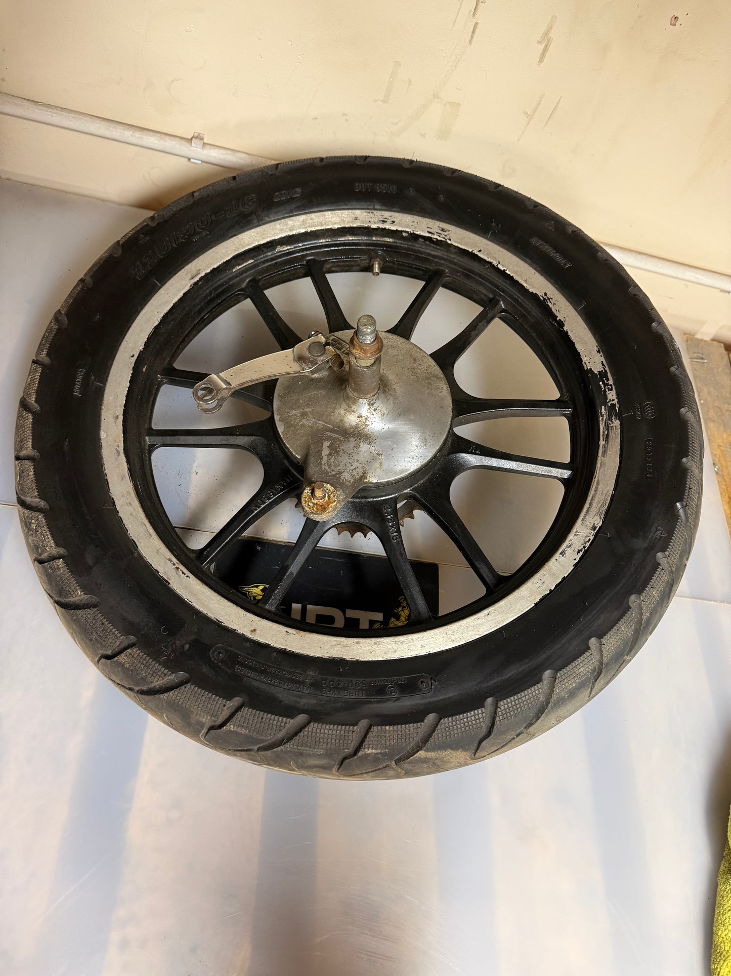 Honda CBF 125 2009 front wheel