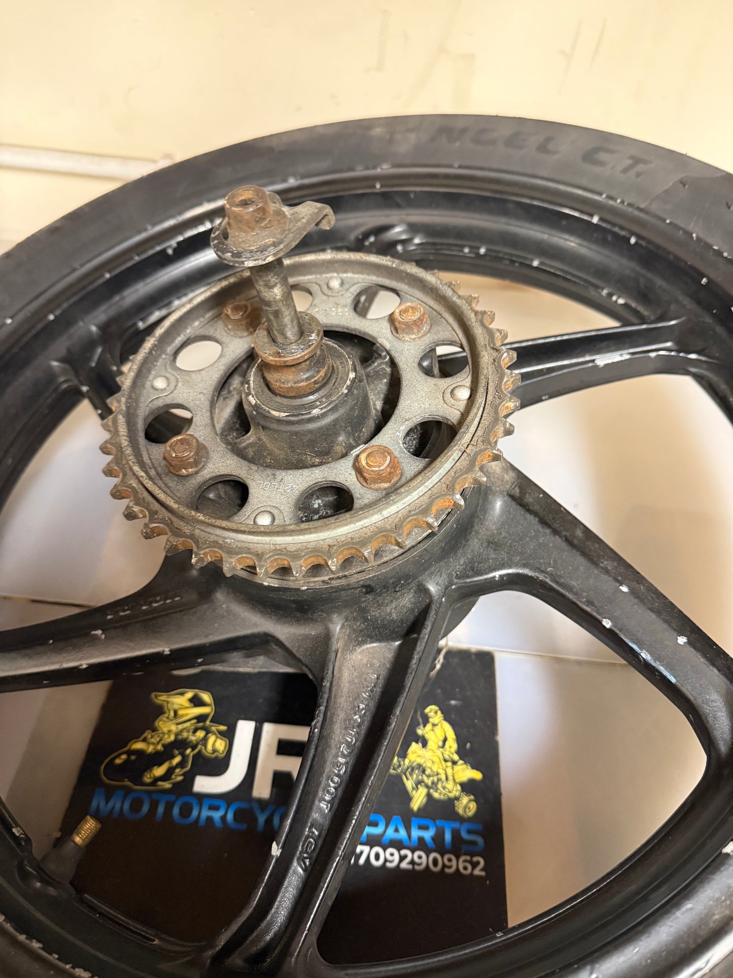 Honda CBF 125 2009 front wheel