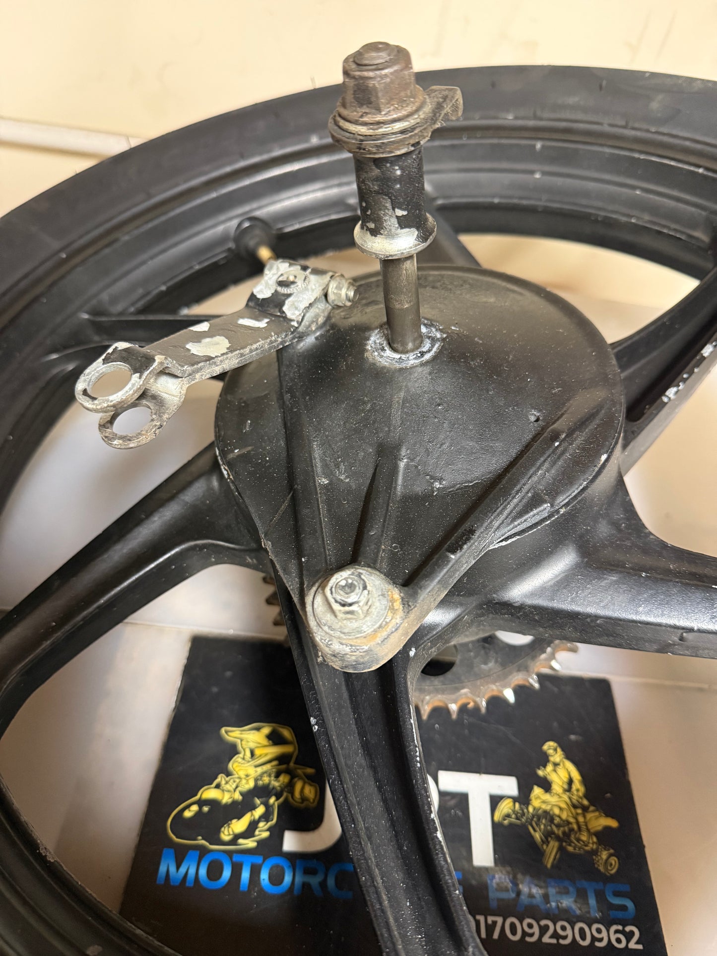 Honda CBF 125 2009 front wheel