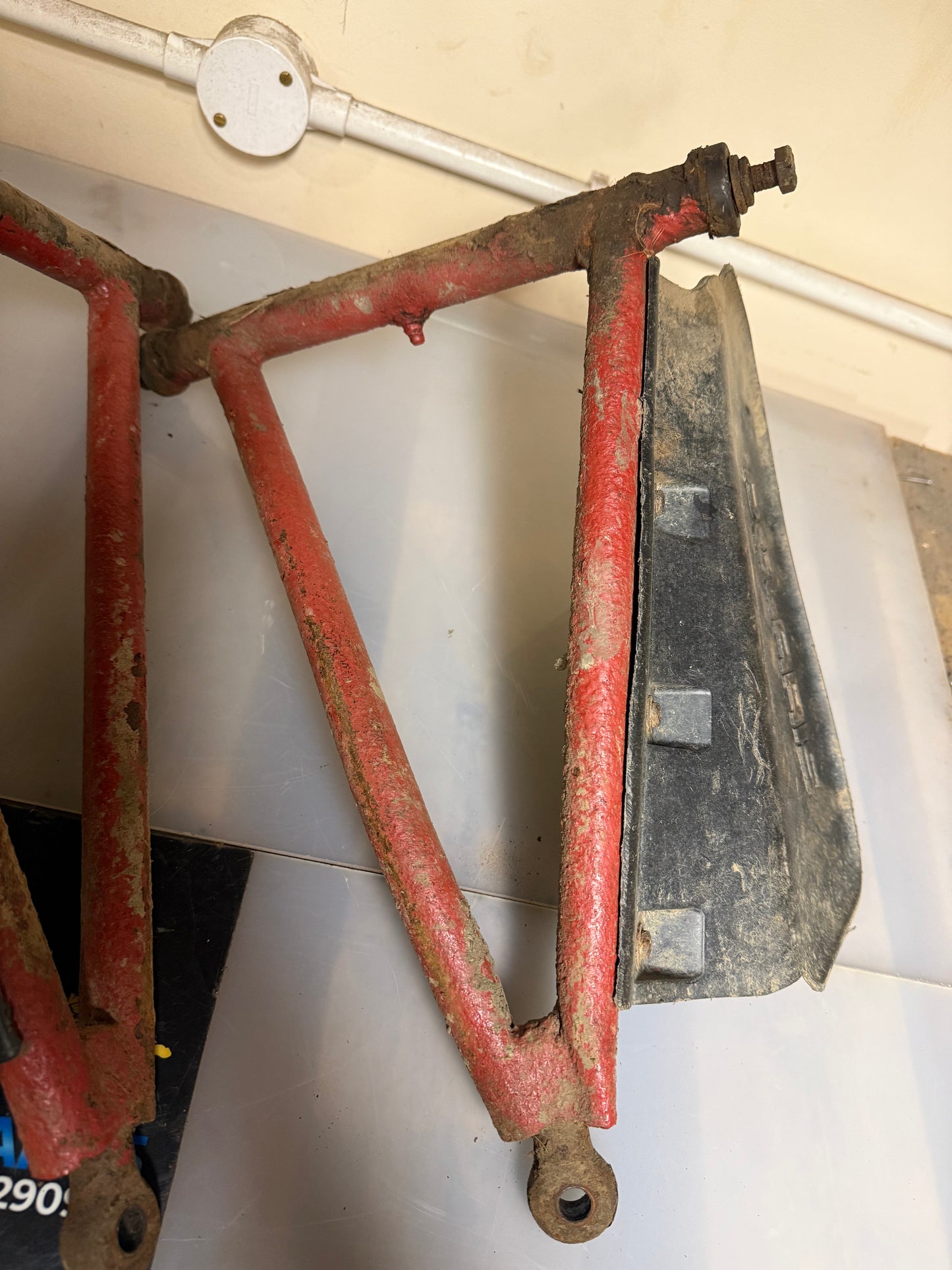 Polaris sportsman 500 H.O 2006 bottom arms as a pair