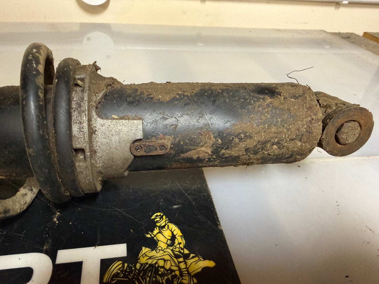 Polaris sportsman 500 H.O 2006 rear shock