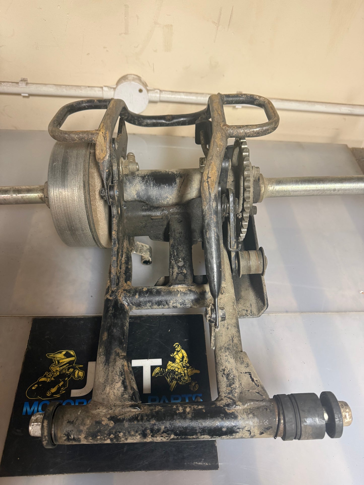 Yamaha YFM 90 2018 rear axel/swing arm complete