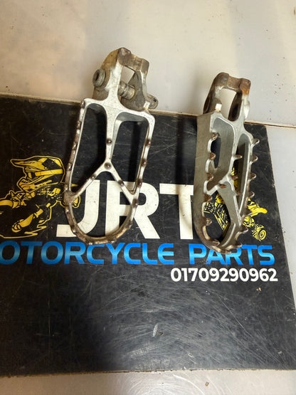 KTM SXF 350 2017 foot pegs